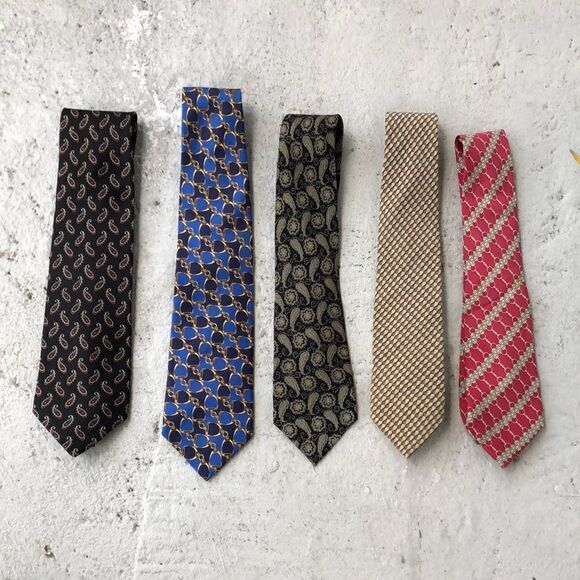 Collection of ties   - Picture 1 of 9